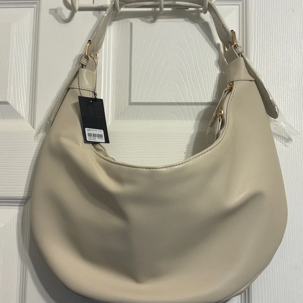 NWT‎ Adorable Forever 21 Super Soft Vegan Leather Hobo Bag